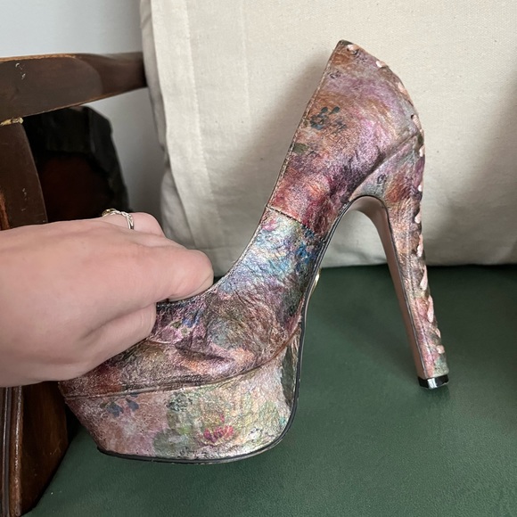 COPY - Rare Betsy Johnson heels, size 6 - Picture 4 of 7